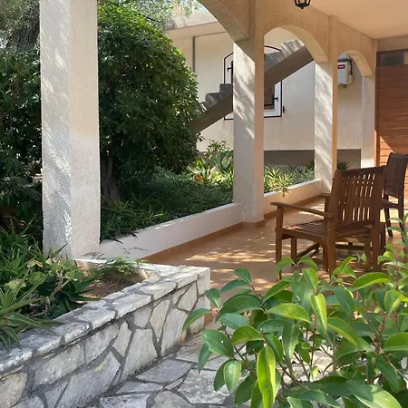 Angela * Ραζάτα