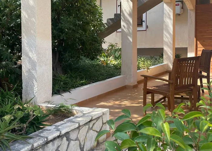 Angela * Ραζάτα