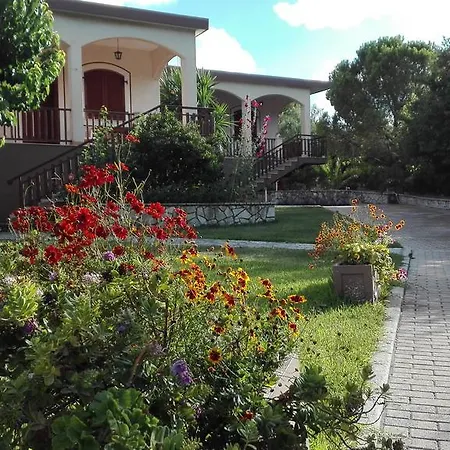 Angela Studios Apartment